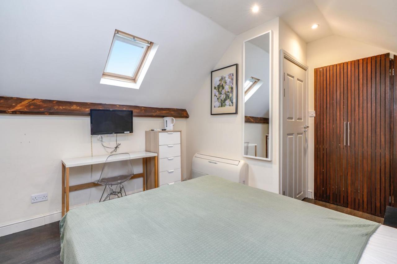 Appartement Quiet Double Studio Flat Londen